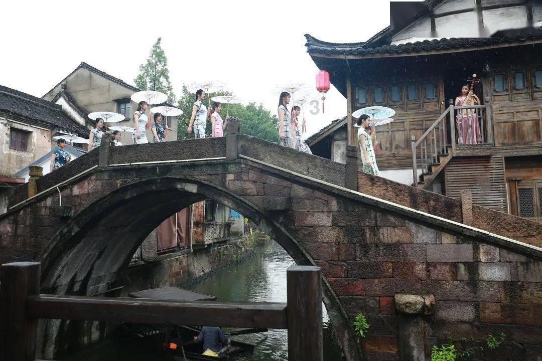 男生对待玩玩和娶回家的区别游戏画面